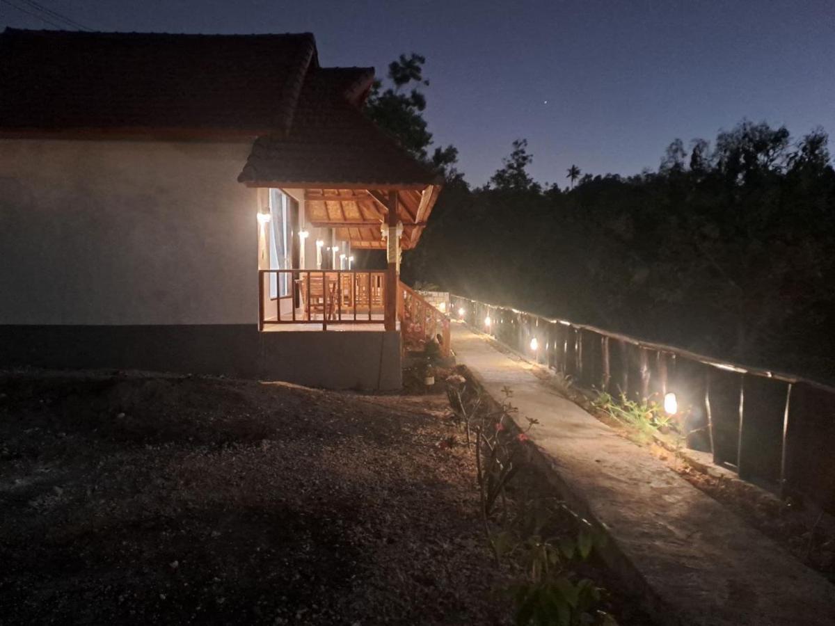 Vina Bungalow Toyapakeh Bagian luar foto