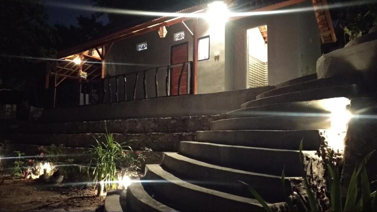 Vina Bungalow Toyapakeh Bagian luar foto